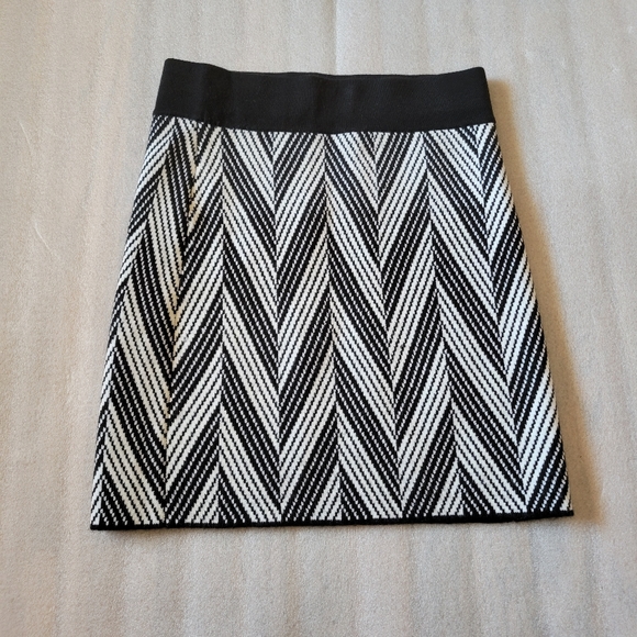Ann Taylor Dresses & Skirts - Ann Taylor Mini Skirt Size XS Black White Zebra Animal Prin.